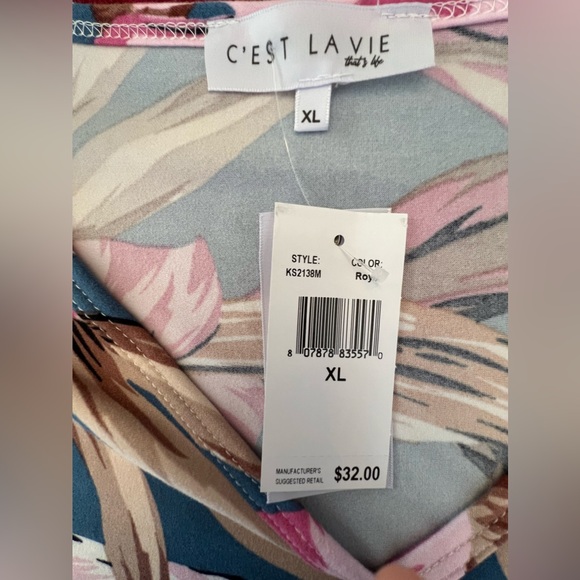 NWT-C’EST LA VIE v-neck short sleeve in size XL - Picture 3 of 3